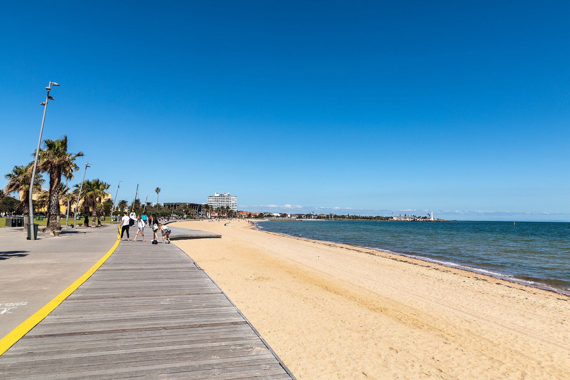 St Kilda Beach looking along Port Phillip